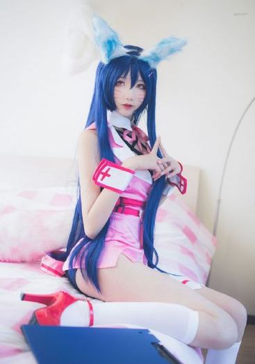 美女在床上打扑克_剧情片完整版观看