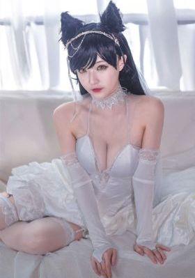 边亲边把手放衣服里发出声音_HD电影免费在线