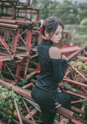 中午字幕在线观看_BD国语免费播放